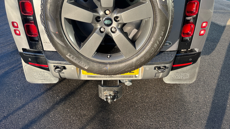 Land Rover Defender 3.0 D300 X-Dynamic HSE 110 5dr Auto Diesel Estate